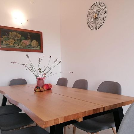 Vila Dubravka - Schoen Und Komfortabel Inmitten Von Olivenbaeumen Und Weinbergen Mit Whirlpool Valtura Luaran gambar