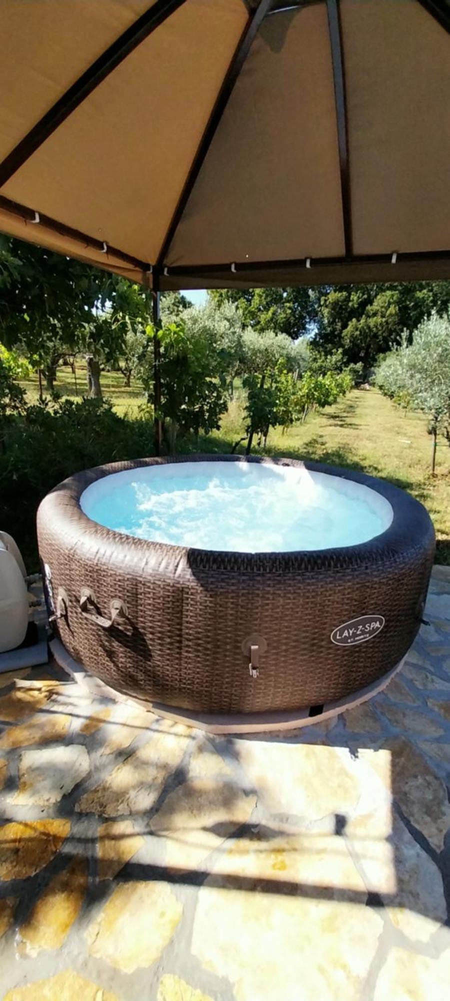 Vila Dubravka - Schoen Und Komfortabel Inmitten Von Olivenbaeumen Und Weinbergen Mit Whirlpool Valtura Luaran gambar